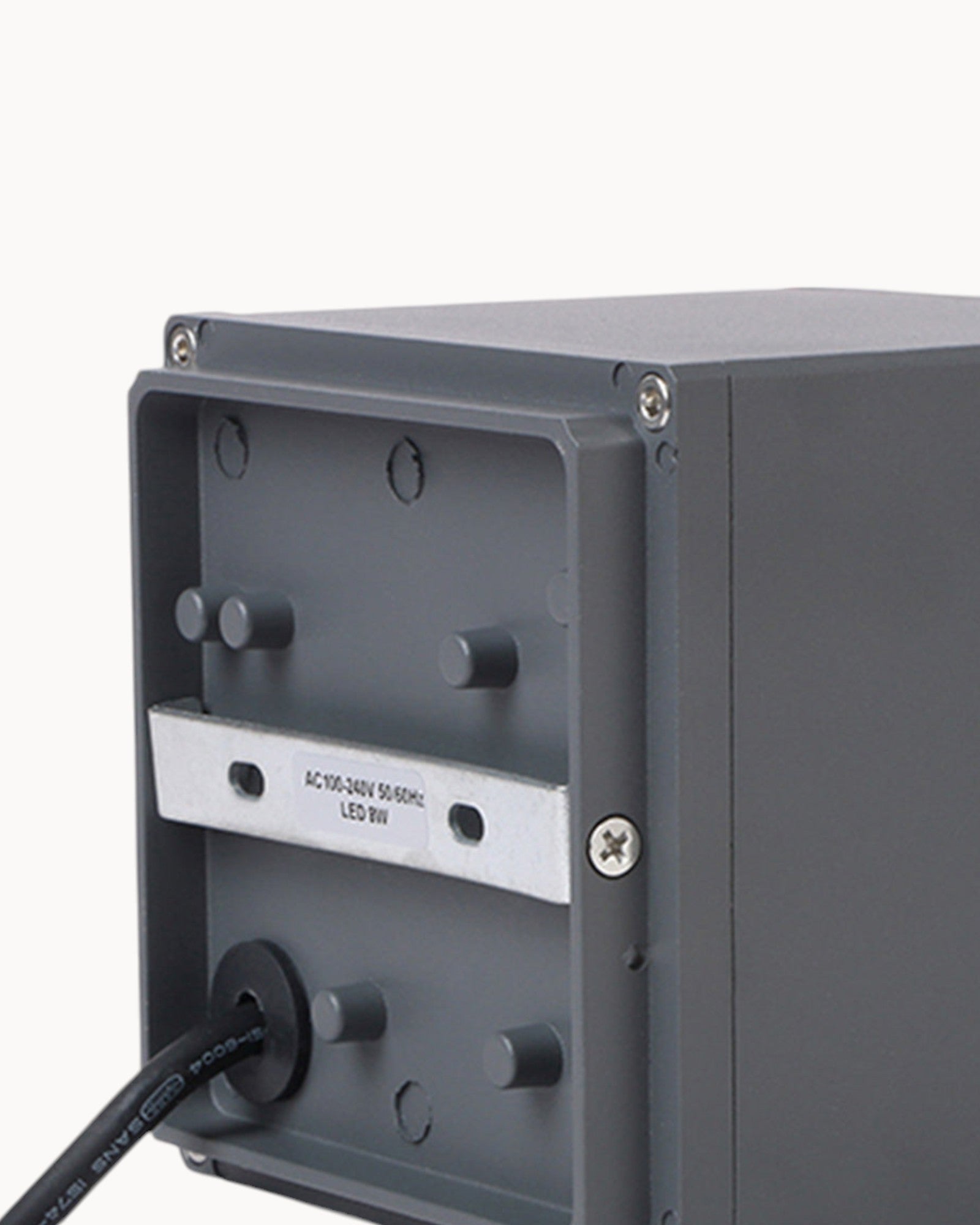Moderne Deckenleuchte aus Metall 2