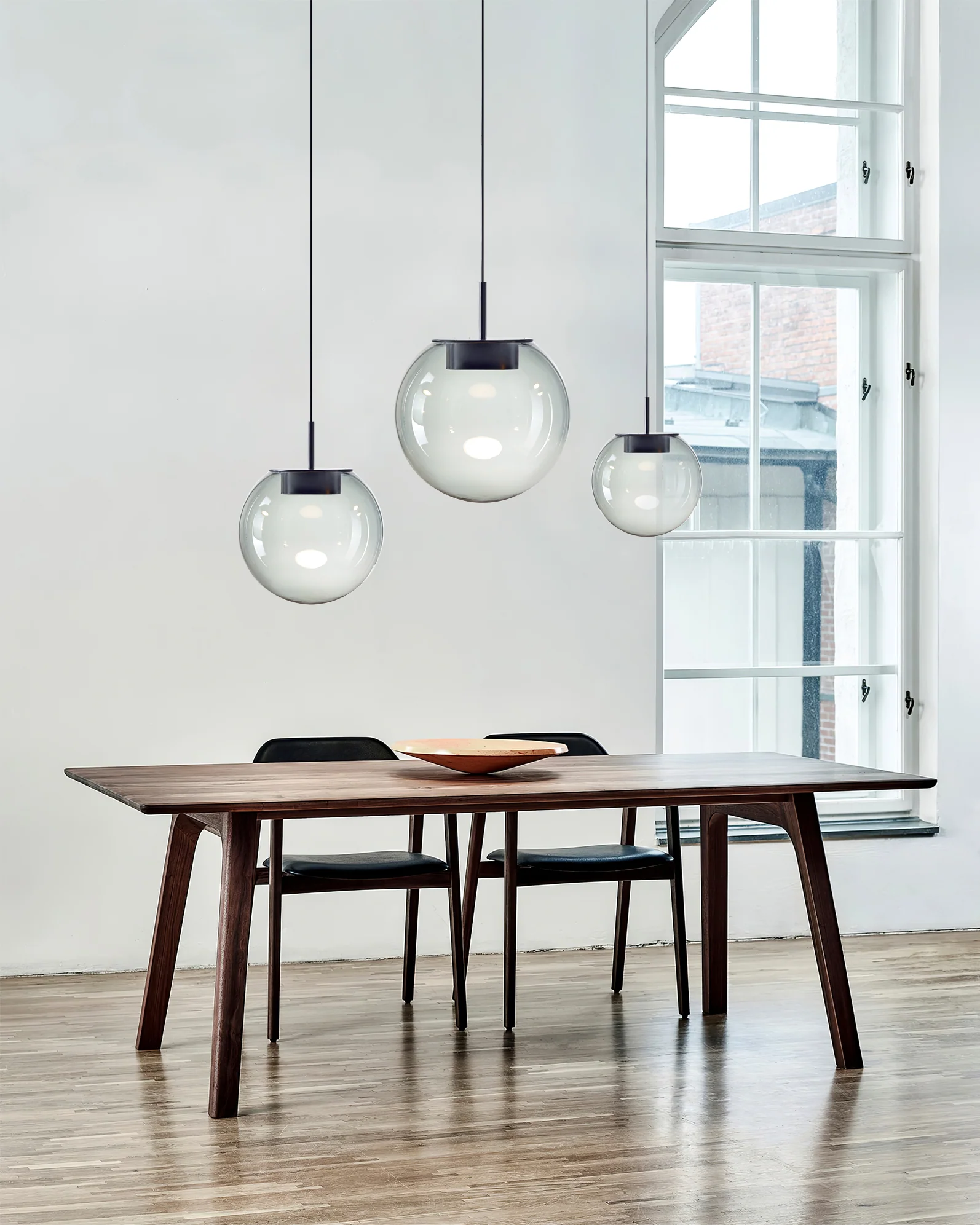 Moderne LED-Pendelleuchte mit Glas und Metall 2
