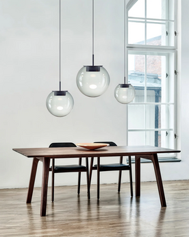 Moderne LED-Pendelleuchte mit Glas und Metall