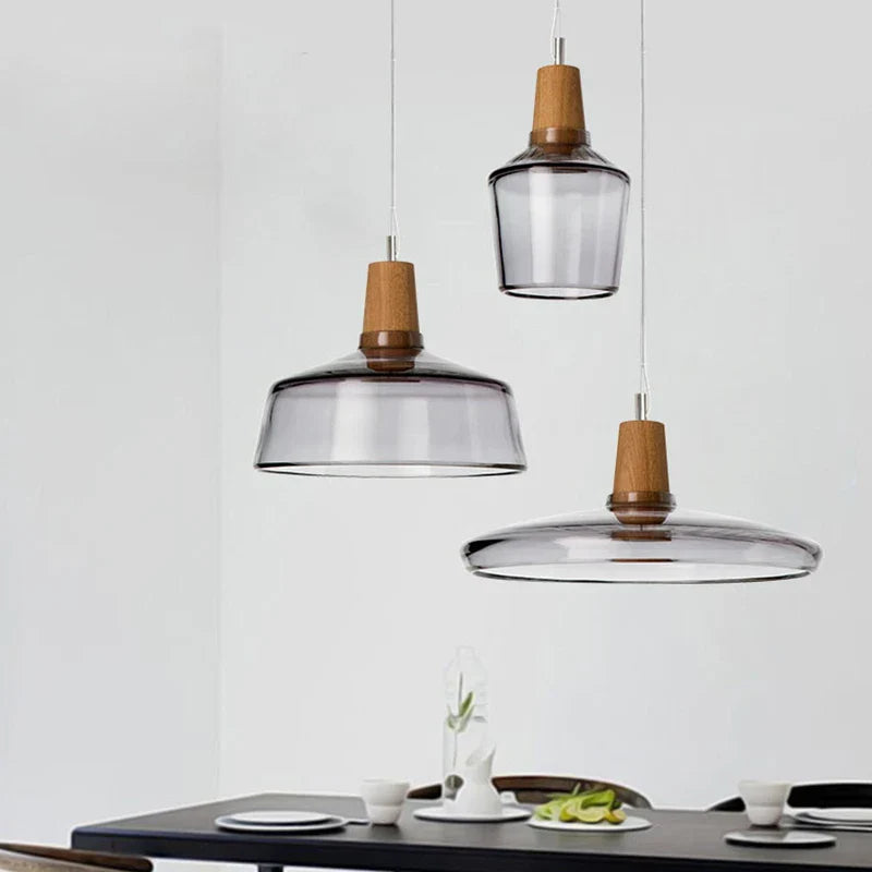 Moderne Pendelleuchte mit Holzfuß 3