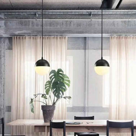 Moderne Pendelleuchte mit Mattglas