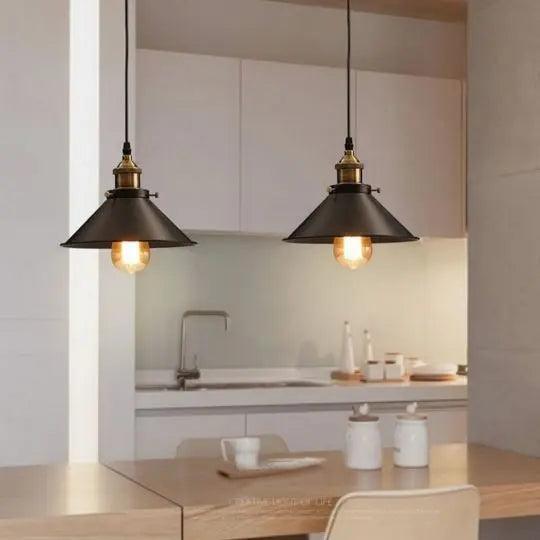Moderne Pendelleuchte mit Schwarz-Gold Finish 4