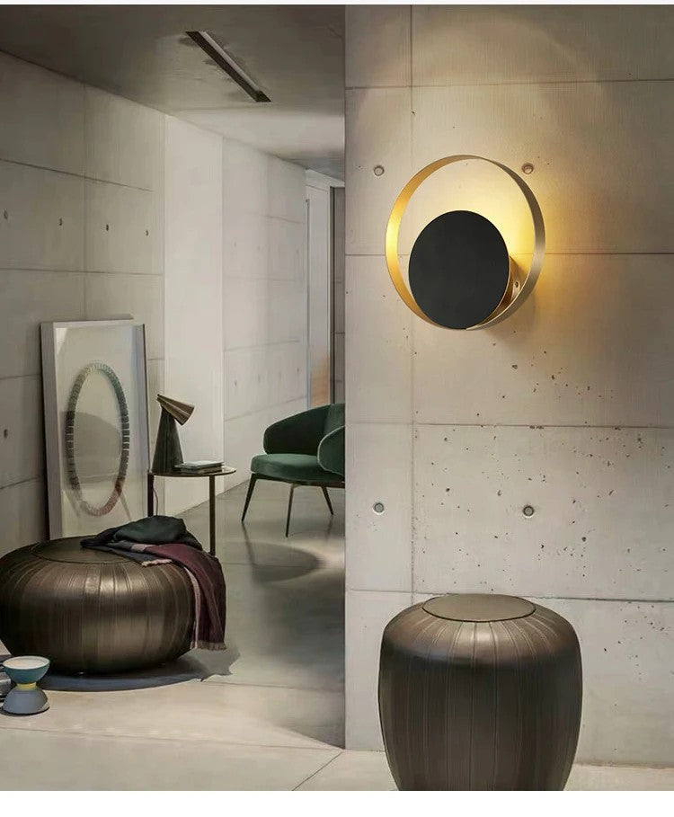 Moderne Wandleuchte in Gold und Schwarz 1
