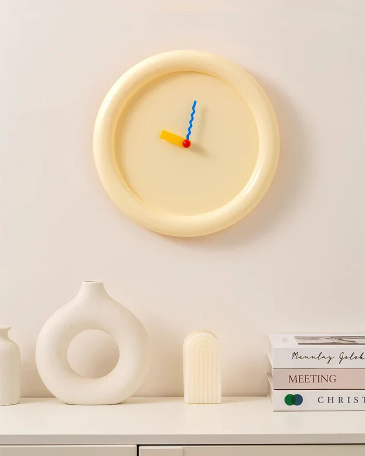 Moderne Wanduhr Hingucker für Stilvolle Räume