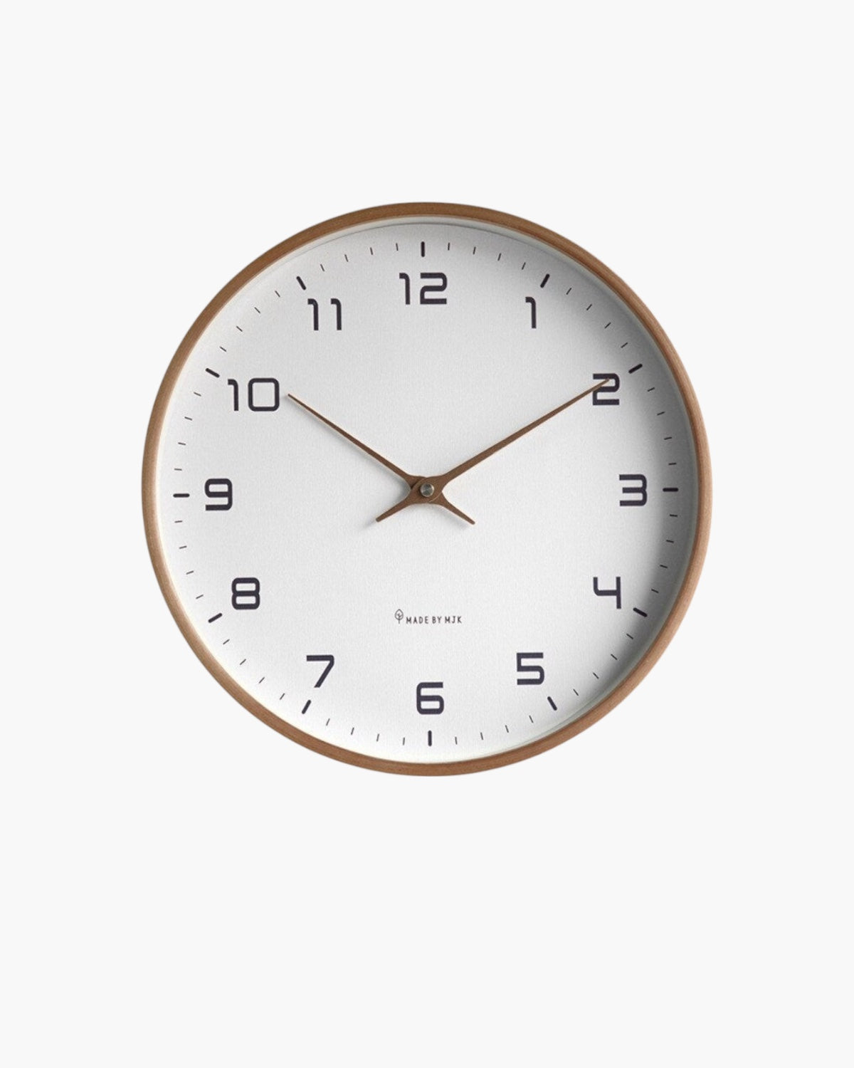 Moderne Wanduhr aus Holz im Skandinavischen Design