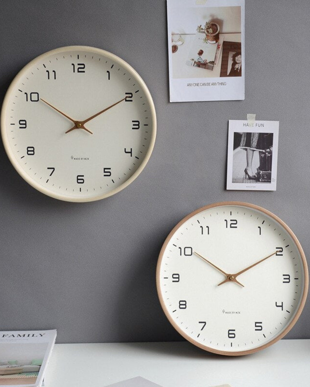 Moderne Wanduhr aus Holz im Skandinavischen Design