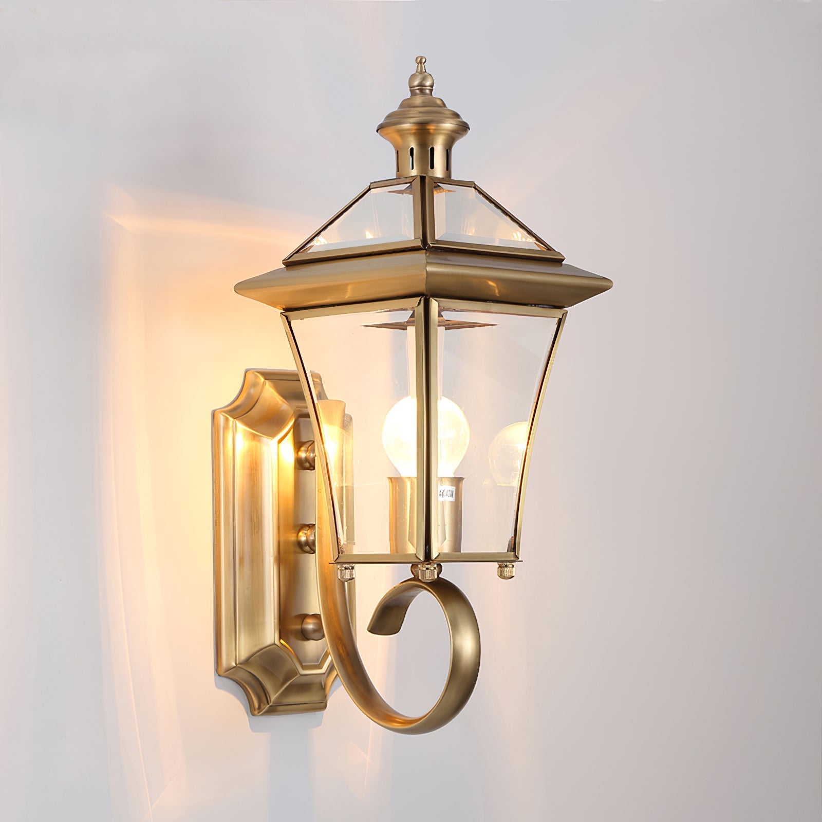 Olivara - Charmante Retro Außenwandleuchte für einen stilvollen und stimmungsvollen Garten Steigern Sie Ihre Außenbeleuchtung mit dieser eleganten Messinglampe