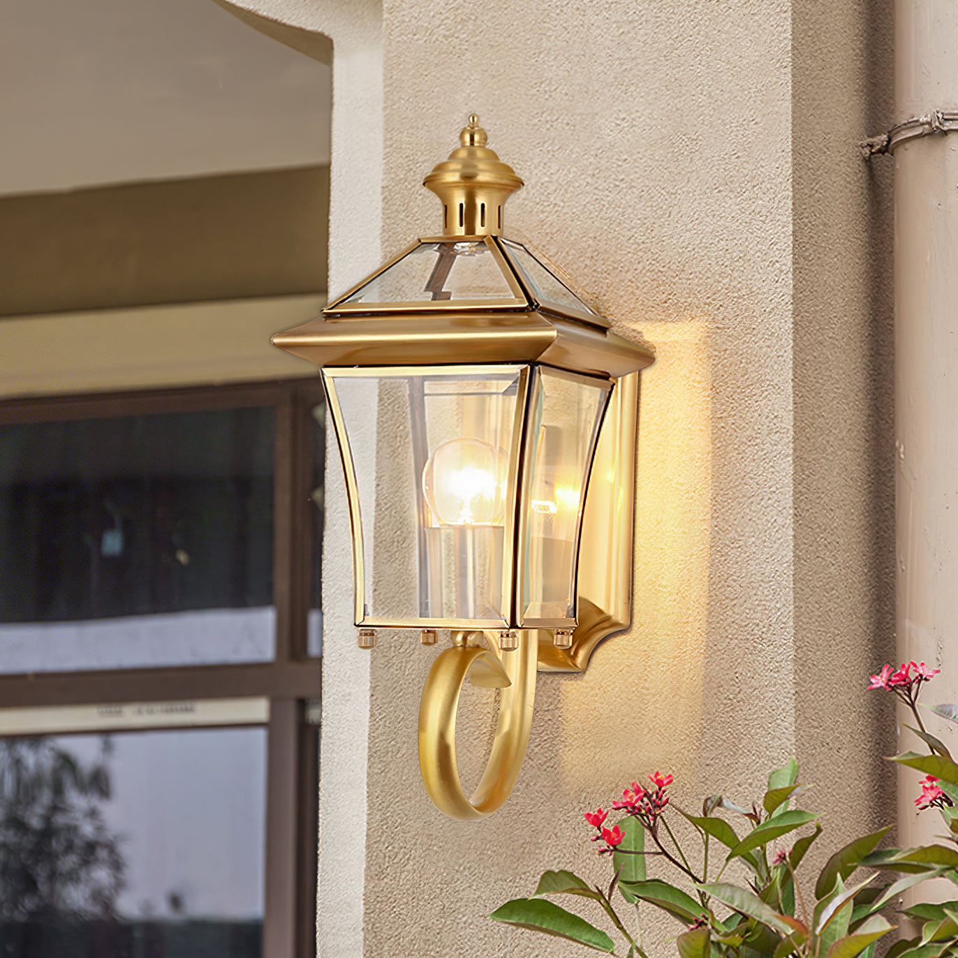 Olivara - Charmante Retro Außenwandleuchte für einen stilvollen und stimmungsvollen Garten Steigern Sie Ihre Außenbeleuchtung mit dieser eleganten Messinglampe