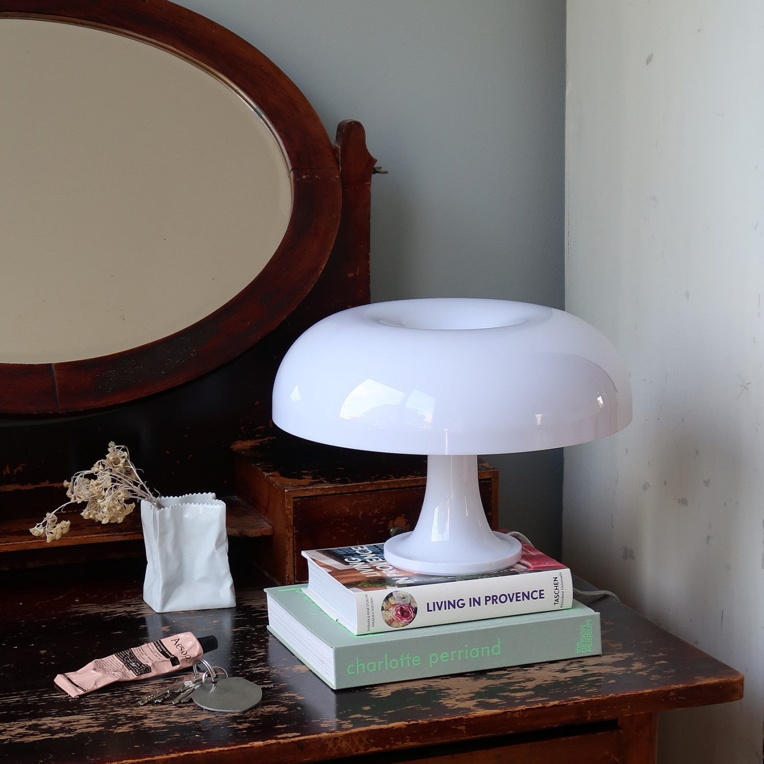 Moderne LED-Tischlampe mit Pilzdesign und Dimmer für die perfekte Atmosphäre