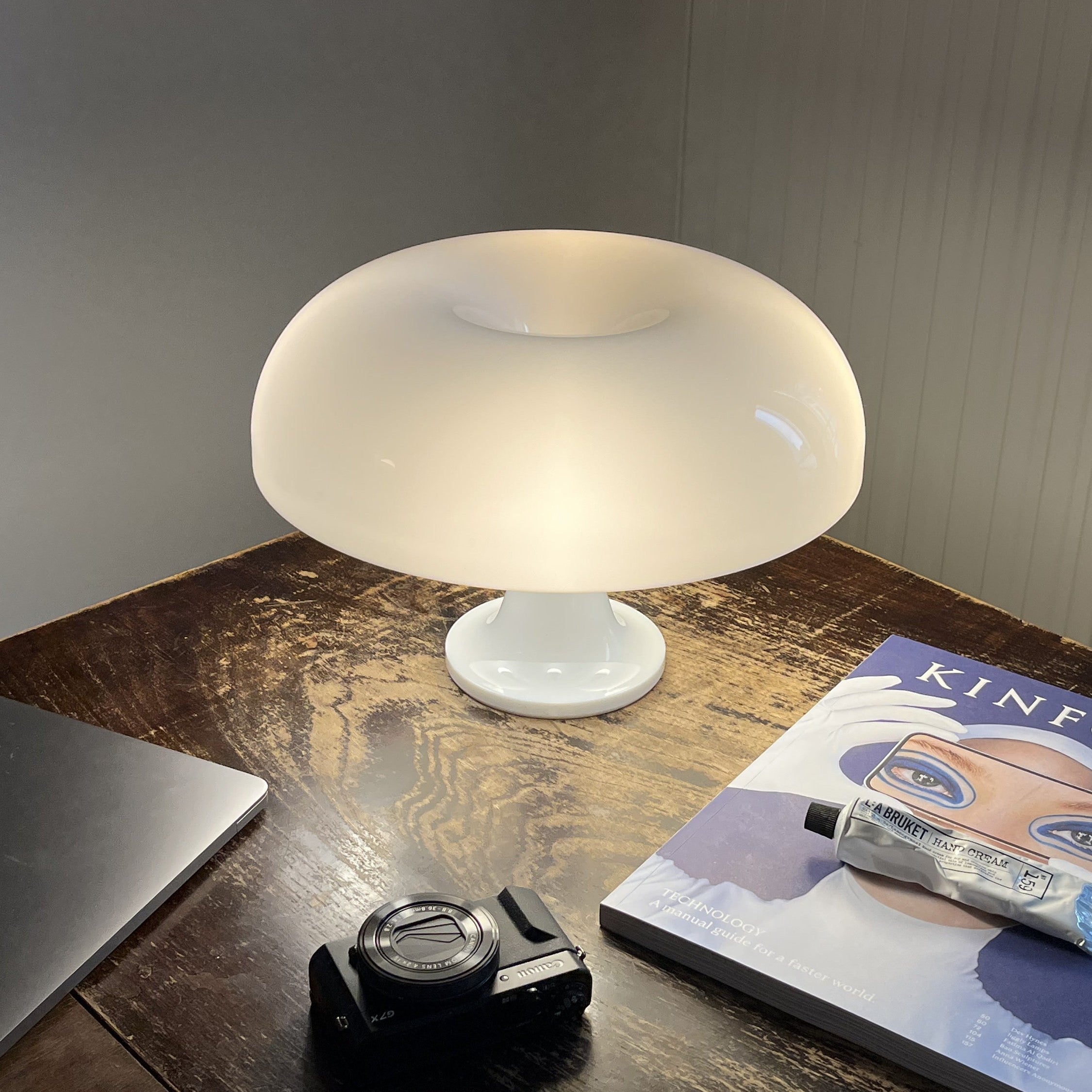 Moderne LED-Tischlampe mit Pilzdesign und Dimmer für die perfekte Atmosphäre