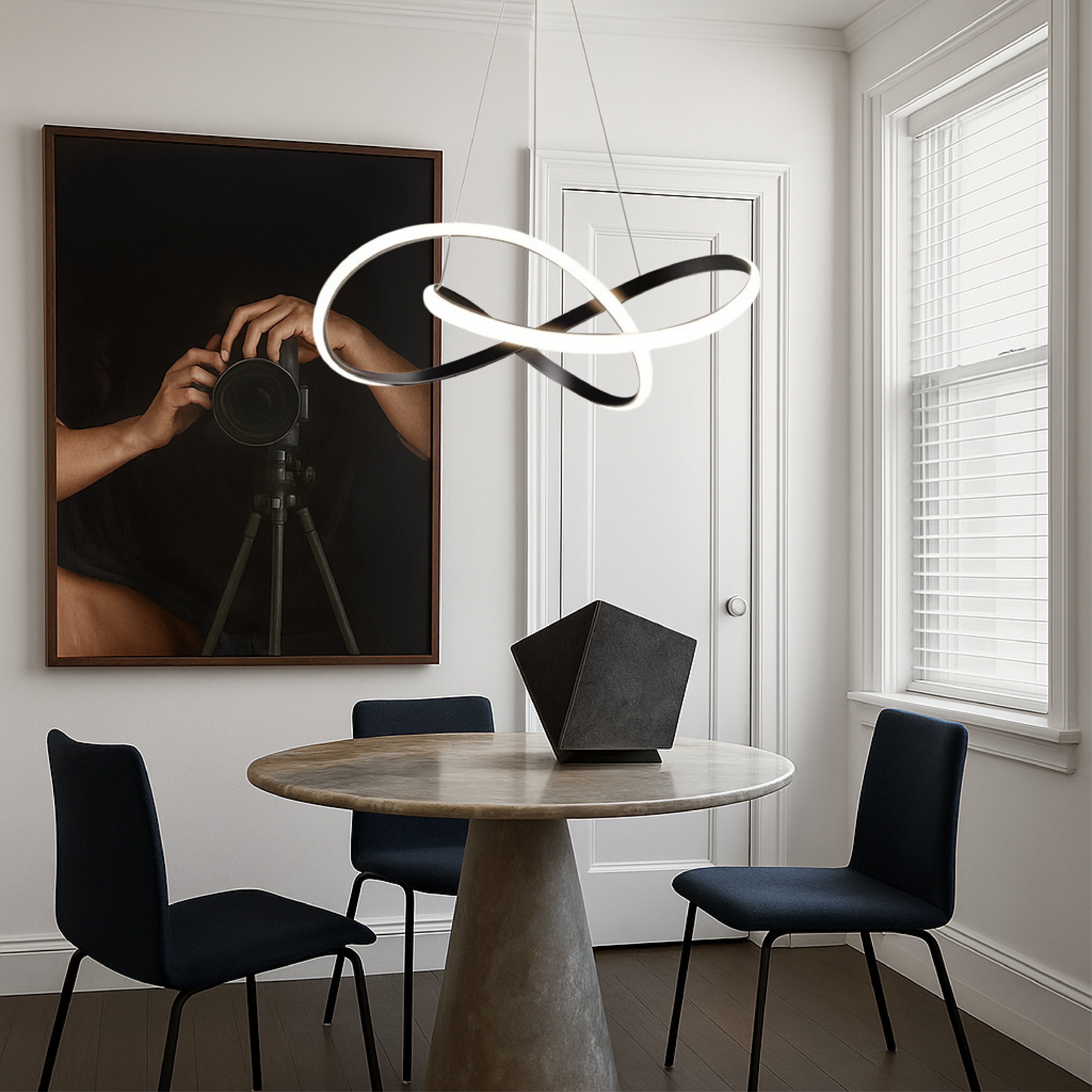 Moderne schwarze Aluminium-Hängelampe für Esszimmer – Schlichte und stilvolle Beleuchtung