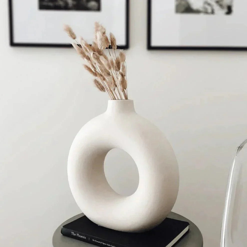 Elegante Vase und Zeitgenössisches Design für eine Anspruchsvolle Dekoration