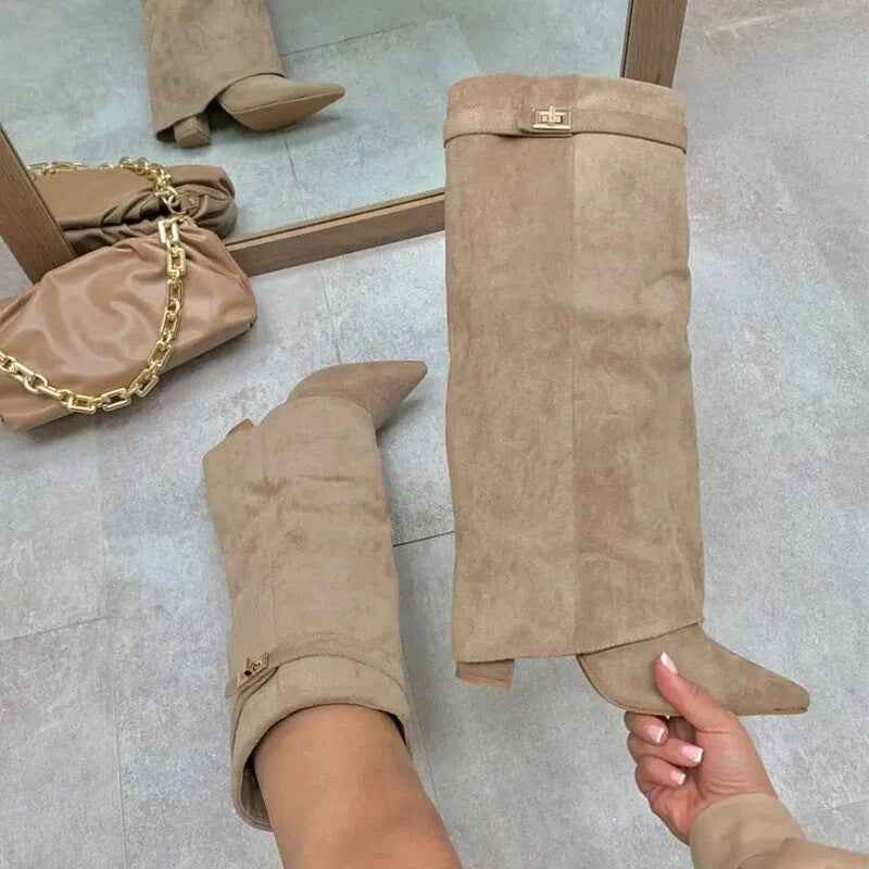 Hohe Stiefeletten mit weitem Bein für einen eleganten und bequemen Stil
