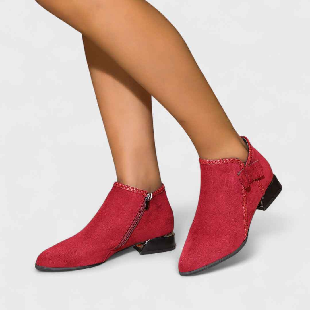 Stilvolle moderne gestrickte Stiefel für täglich Eleganz