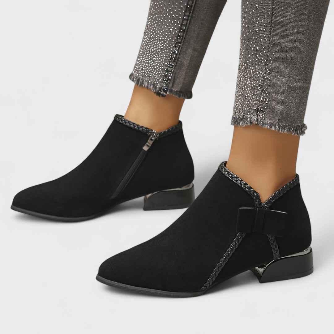Stilvolle moderne gestrickte Stiefel für täglich Eleganz