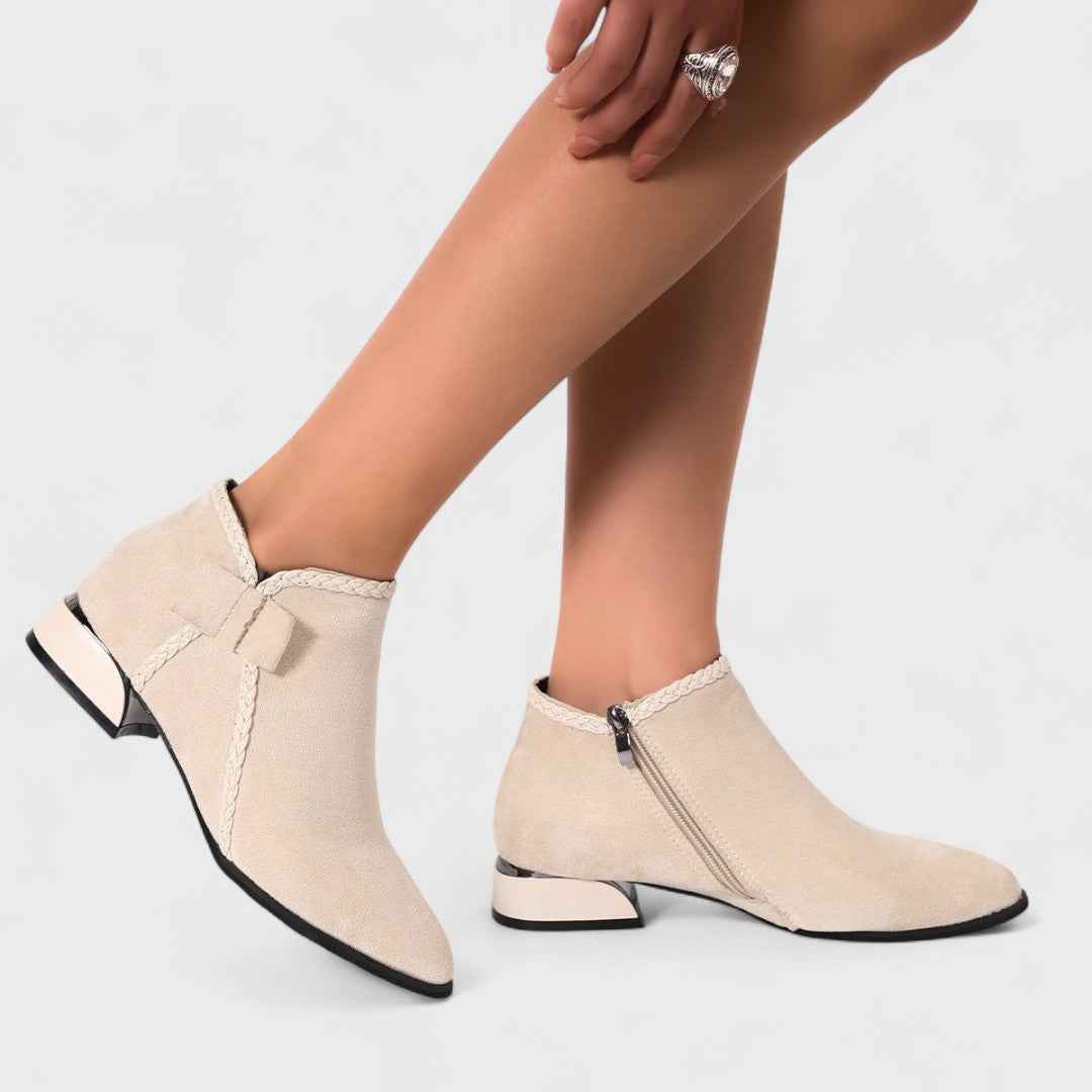 Stilvolle moderne gestrickte Stiefel für täglich Eleganz