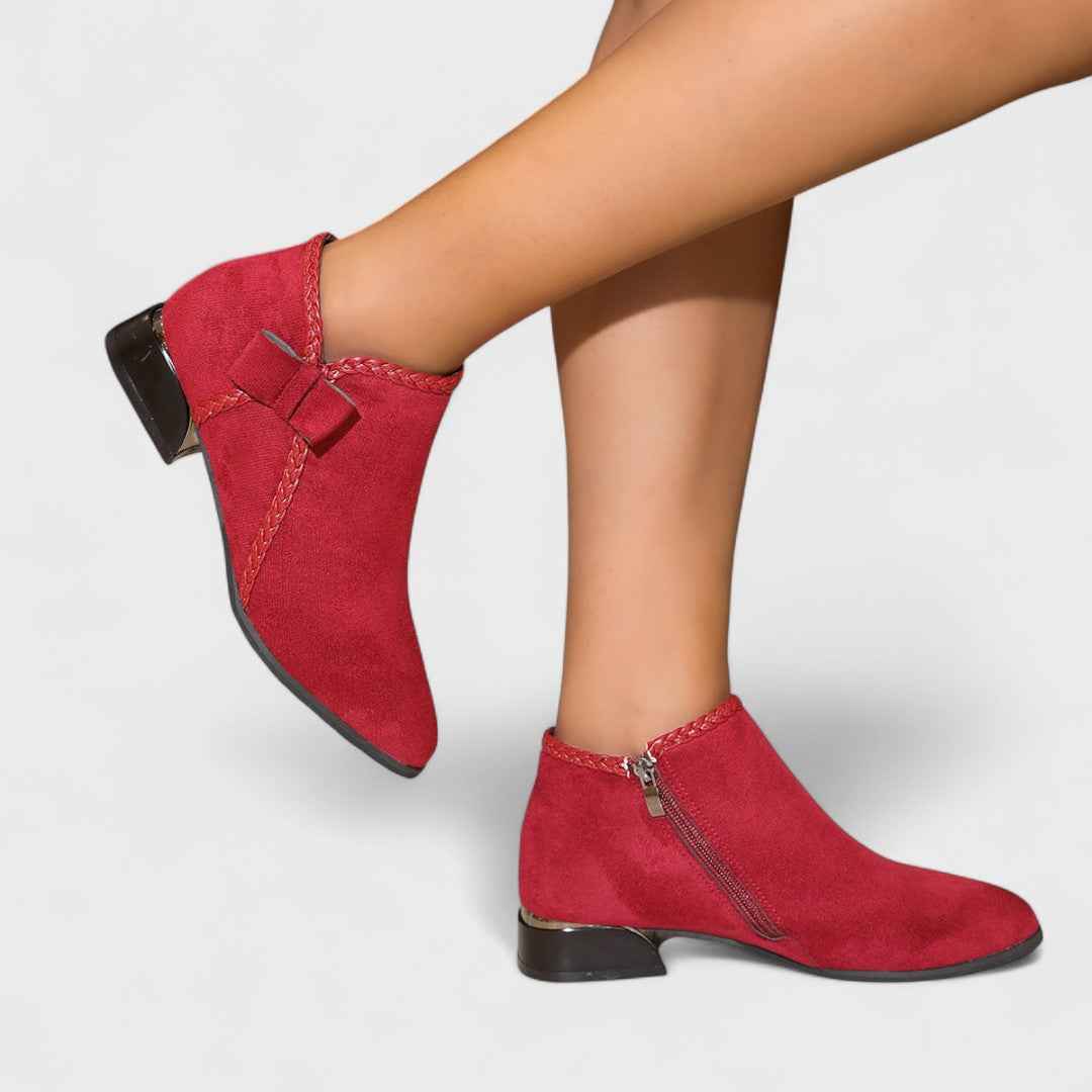 Stilvolle moderne gestrickte Stiefel für täglich Eleganz