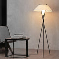 Elegante lampada da terra in tessuto per un'illuminazione calda e di stile