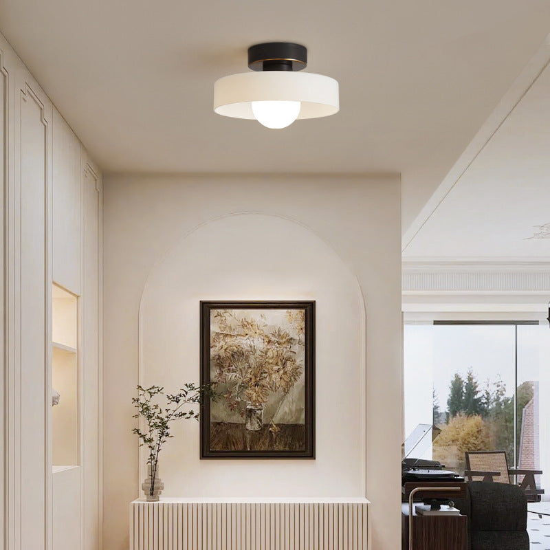 Velastra - elegante französische Deckenleuchte im zeitlosen Bauhaus-Stil