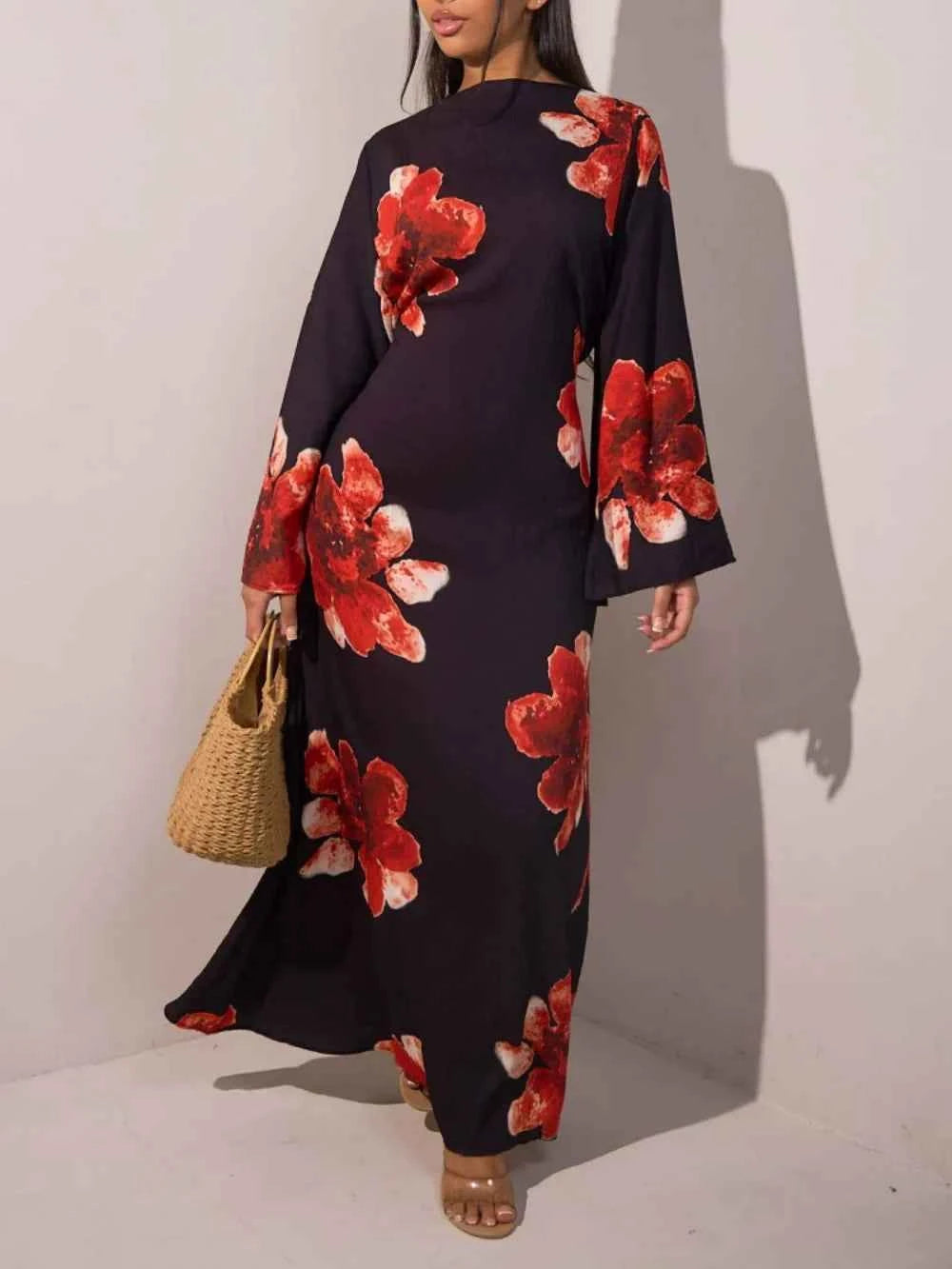 Elegantes gemustertes Kleid mit tailliertem Schnitt und Maxilänge