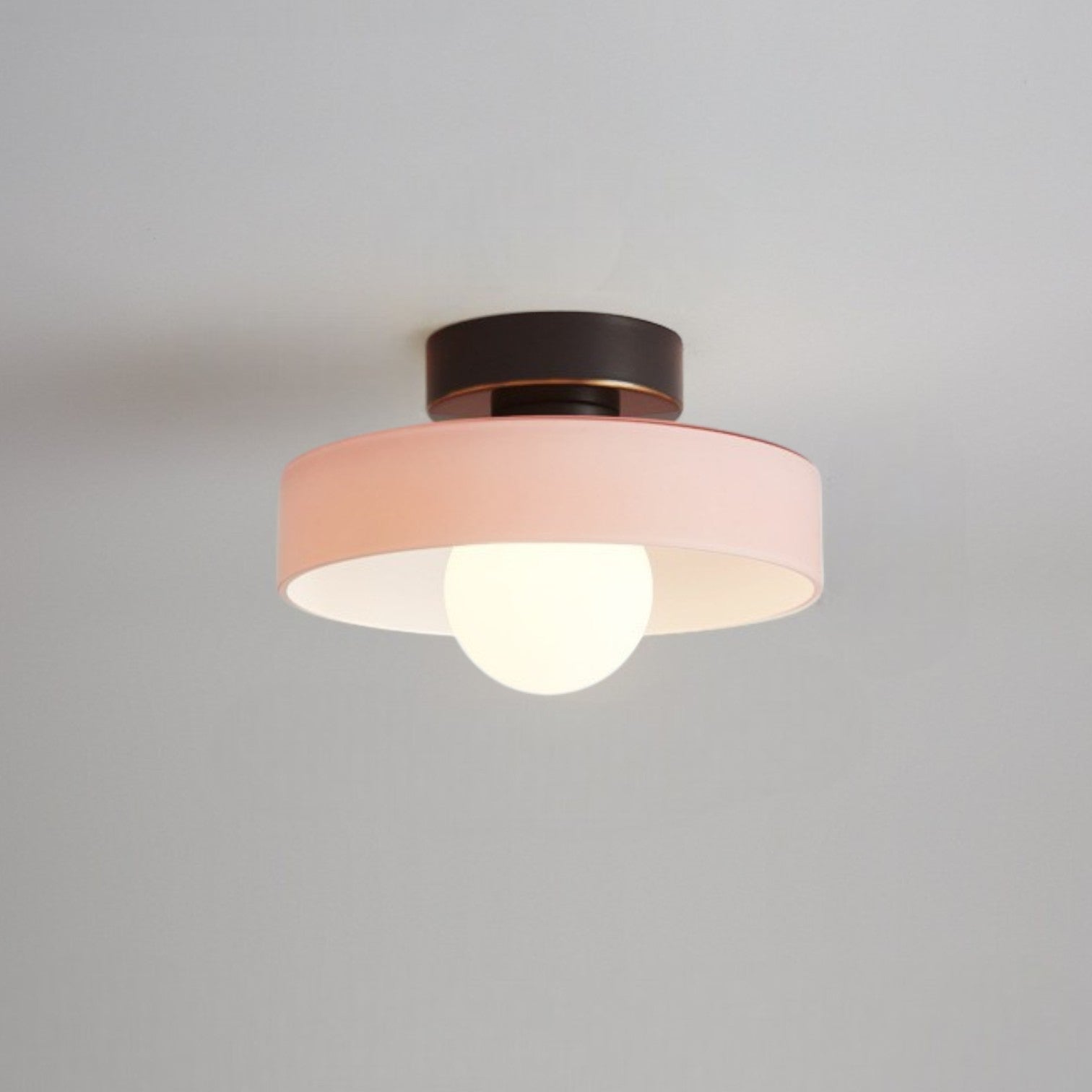 Velastra - elegante französische Deckenleuchte im zeitlosen Bauhaus-Stil
