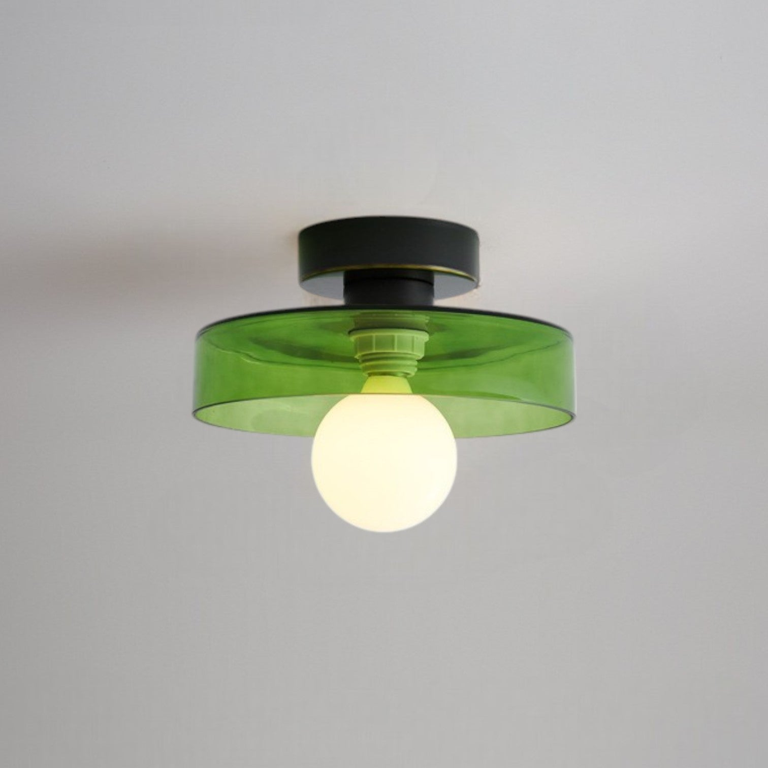 Velastra - elegante französische Deckenleuchte im zeitlosen Bauhaus-Stil