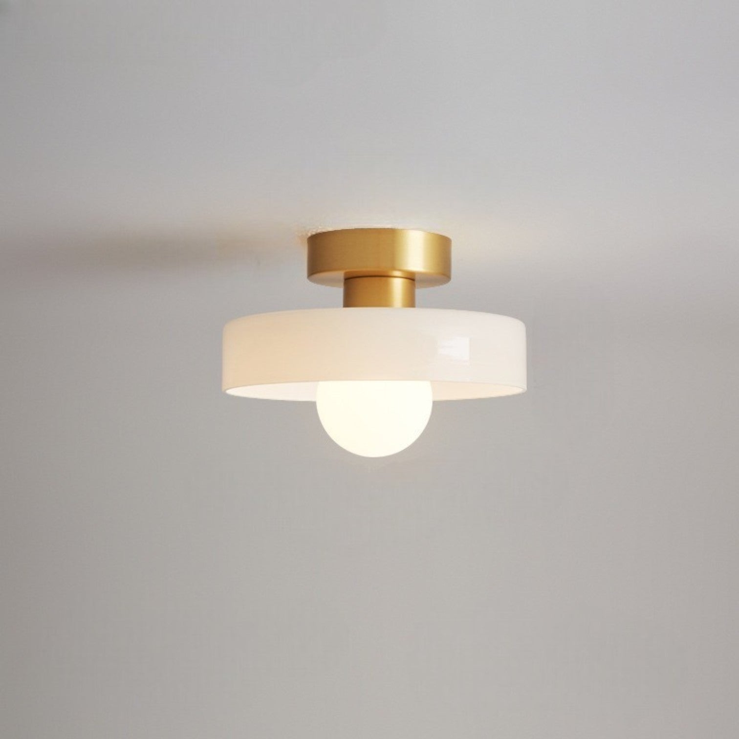 Velastra - elegante französische Deckenleuchte im zeitlosen Bauhaus-Stil