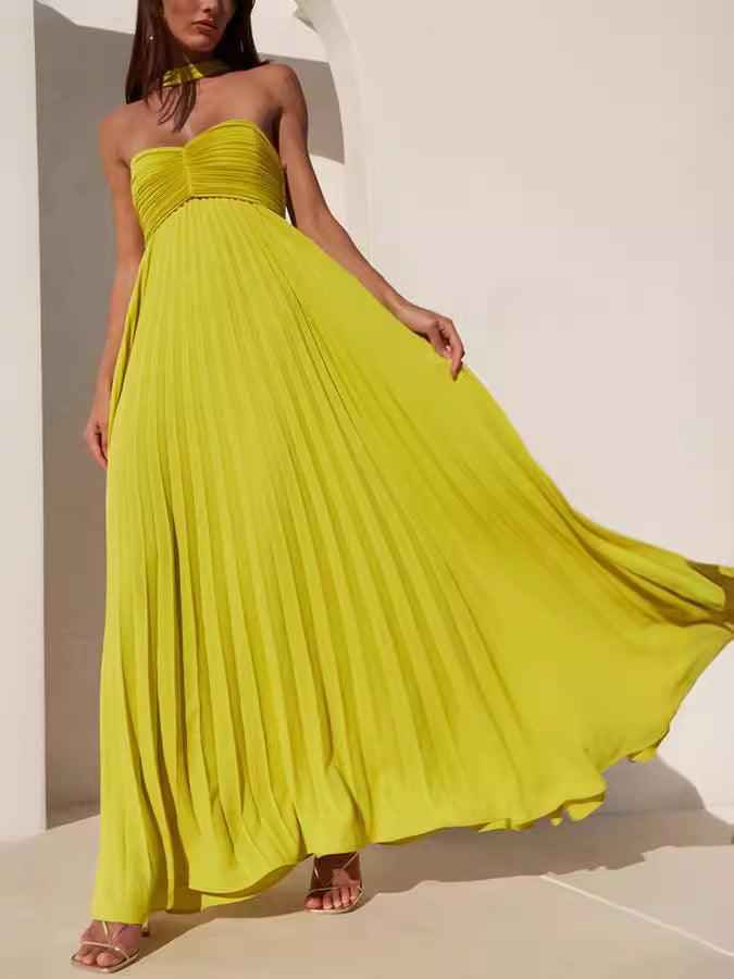 Schlicht-elegantes Bandeaukleid mit Falten und Schleife