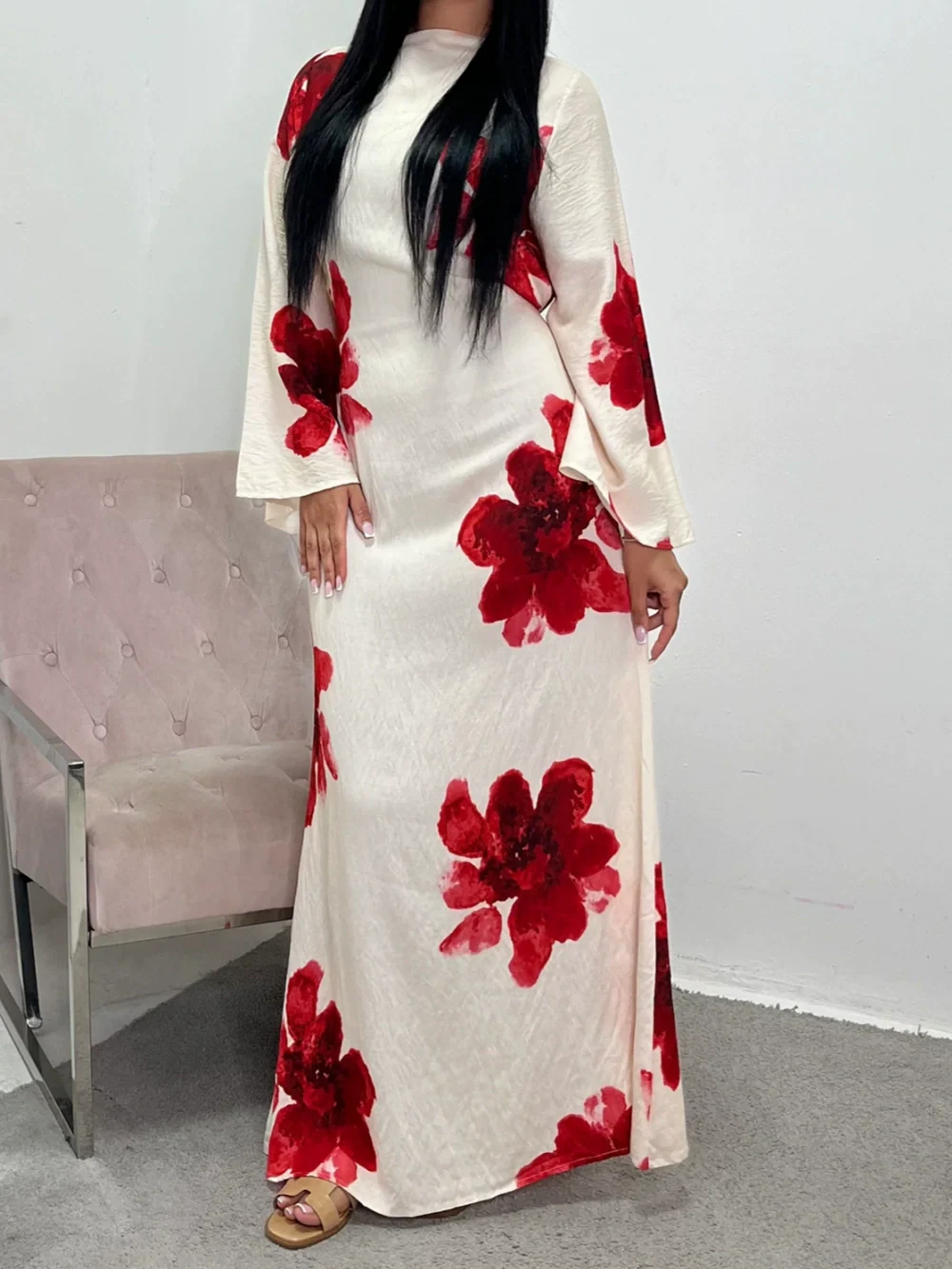 Elegantes gemustertes Kleid mit tailliertem Schnitt und Maxilänge