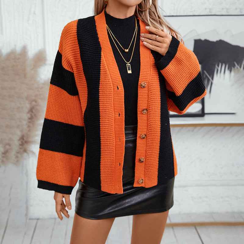 Lässiger gestreifter Strickcardigan mit Kontrastfarbe und ausgestellten Trompetenärmeln