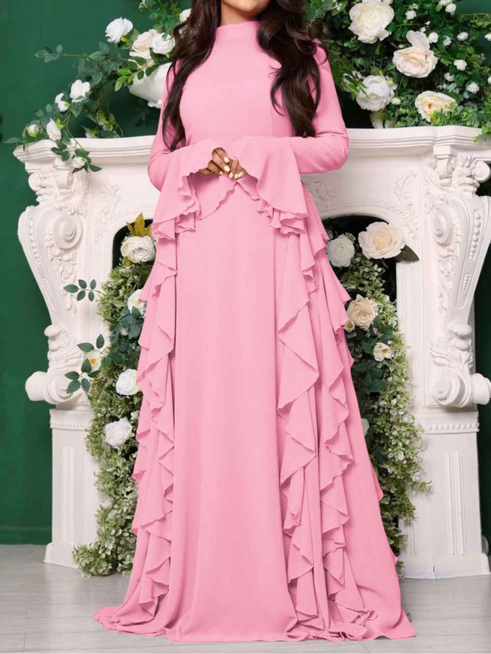 Elegantes hoch tailliertes Kleid mit Glockenärmeln
