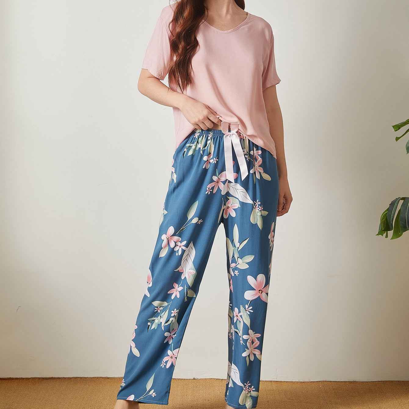 Bequemes und elegantes Wetsschutz: Sommer-Crépe-Baumwoll-Pyjama-Set