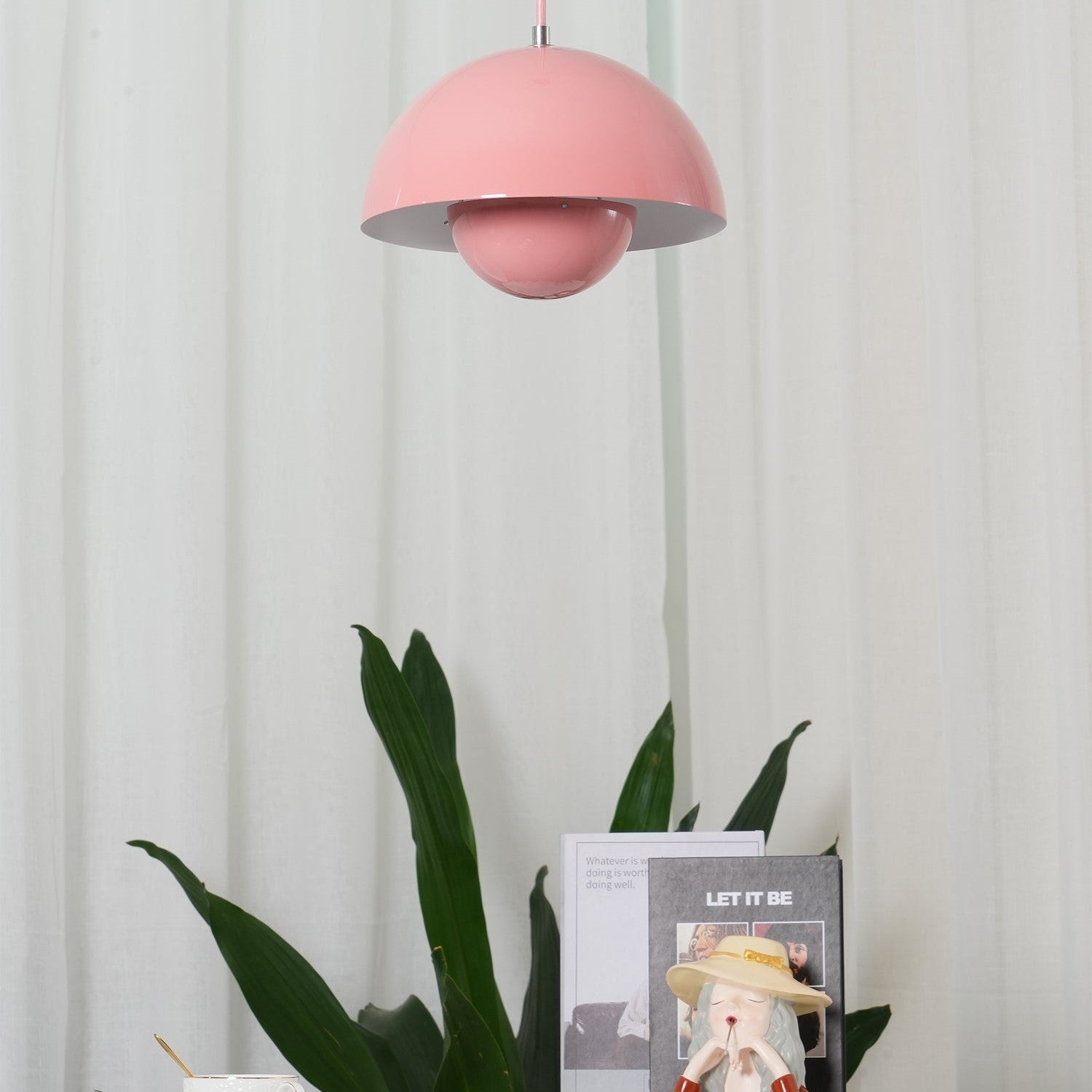 Elegante Deckenlampe - Natürliche Beleuchtung für einen raffinierten Innenraum