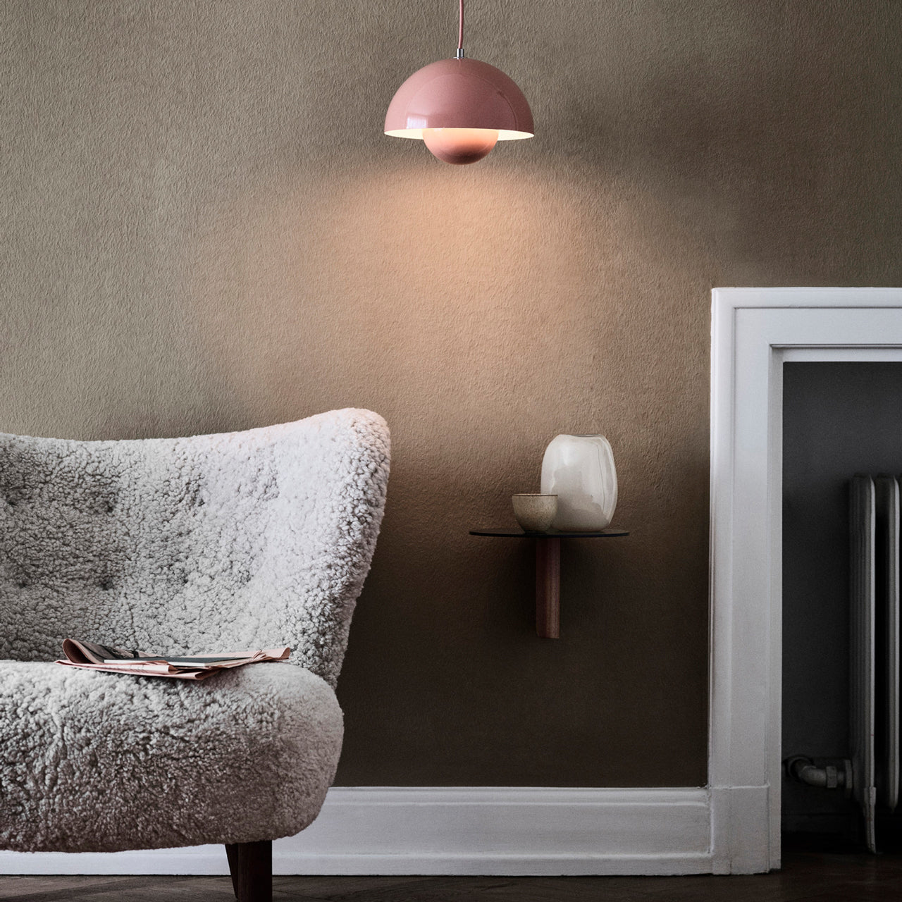 Elegante Deckenlampe - Natürliche Beleuchtung für einen raffinierten Innenraum