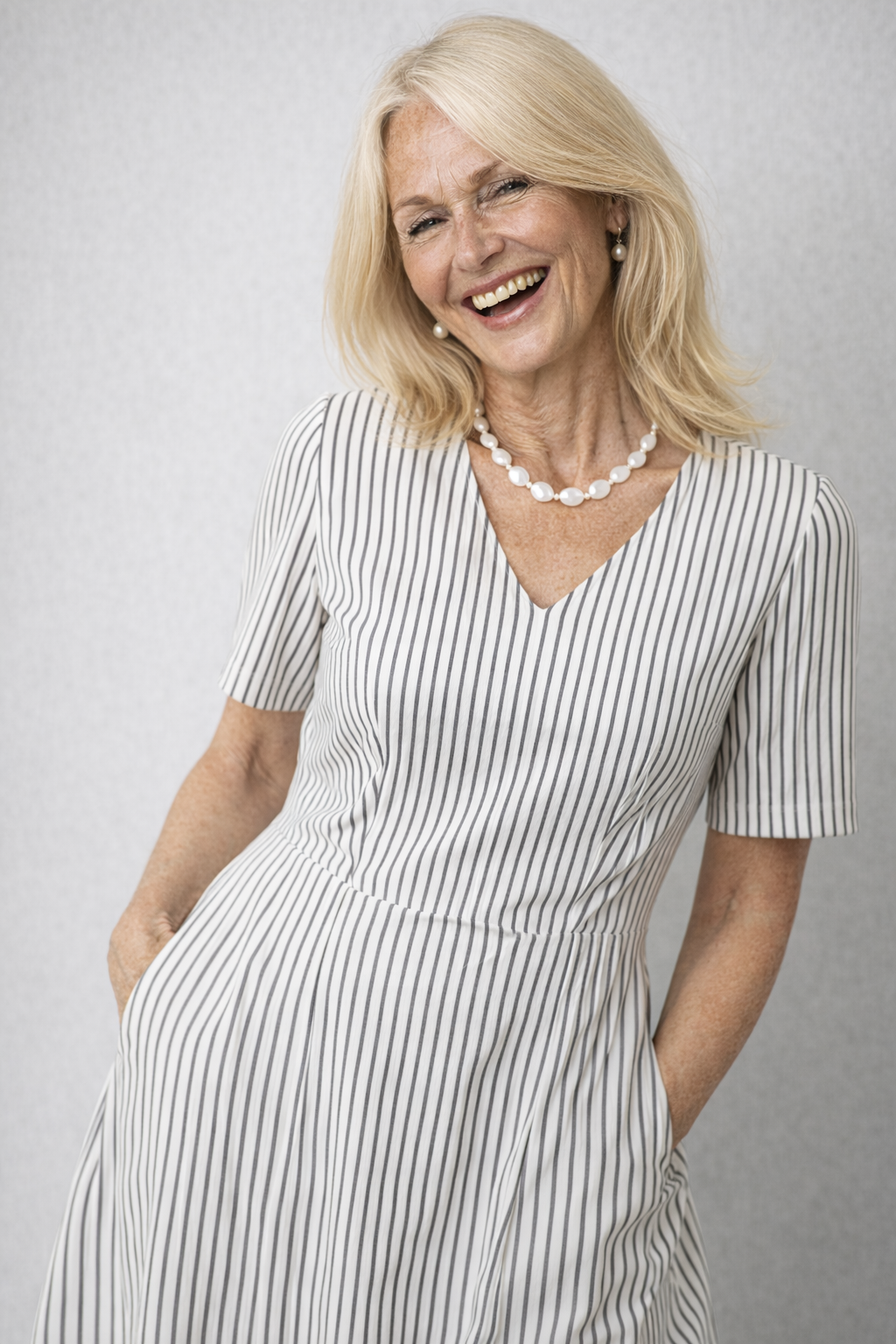 ALMA - Leichtes Kleid mit Blumenmuster in Indigo – Zeitlos & Vielseitig