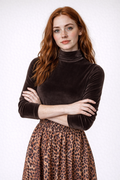 Luksuriøs fløjl-turtleneck-top med leopardmønster-nederdel-sæt – elegant og sofistikeret ensemble