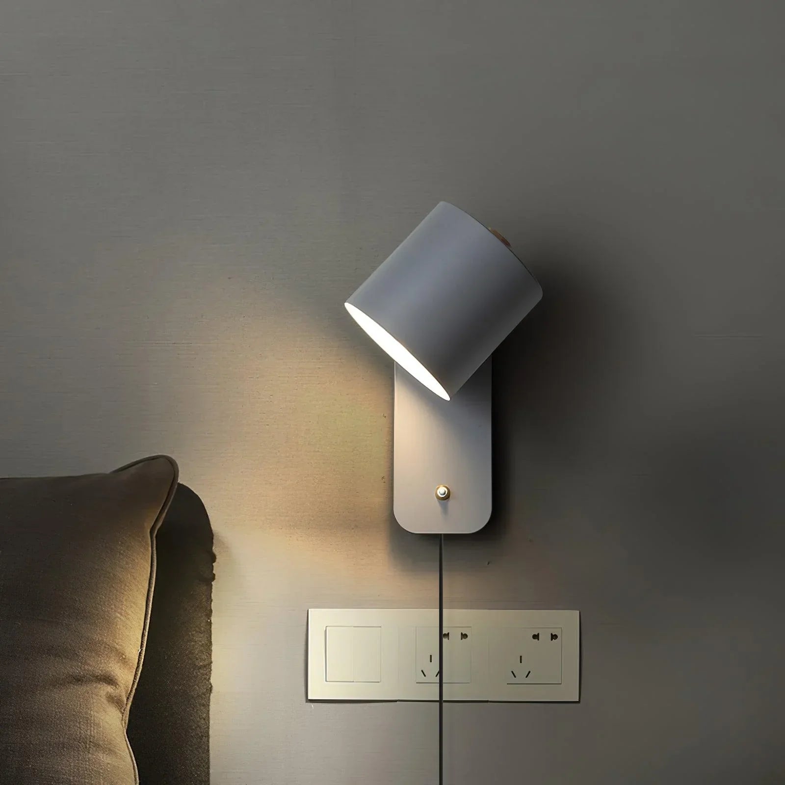 Velanira - Moderne zylinderförmige Wandleuchte mit Stecker für einfache Installation