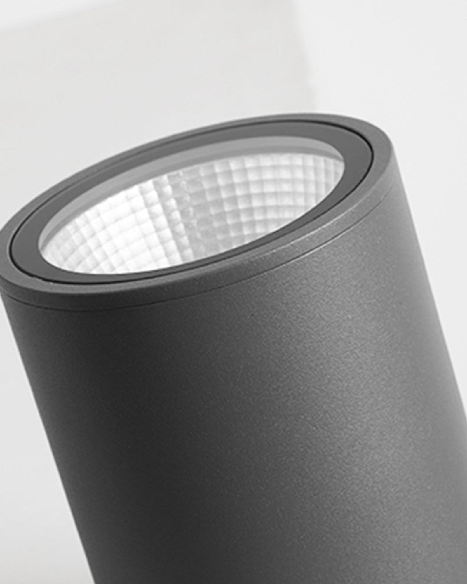 Runde LED-Wandleuchte für modernes Wohnen 4