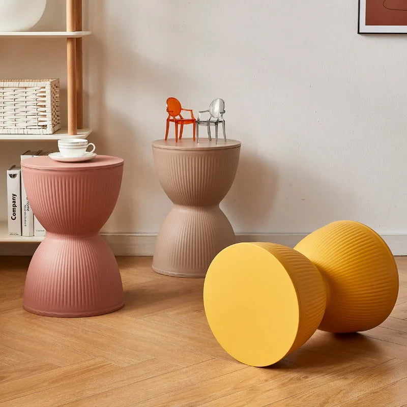 Valanira - Skandinavischer Kunststoff-Nachtisch mit elegantem Sanduhrdesign