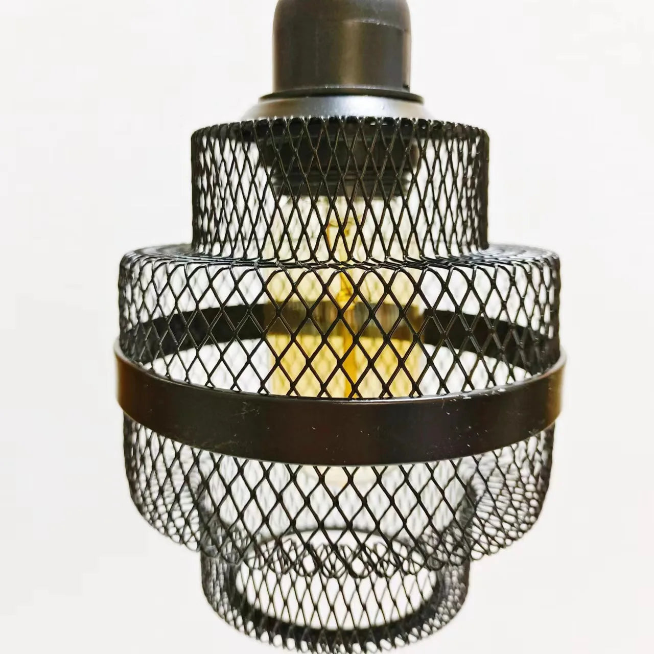 Eleganter Lampschirm im minimalistischen Design mit DiamantMesh-Muster