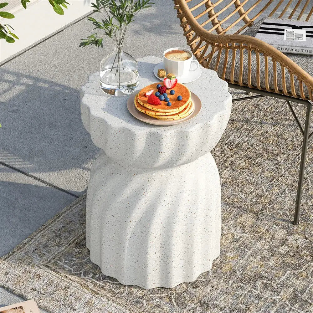 Lunethra - Moderne leichte Betonbeistelltisch mit stilvollem Sanduhrlook für drinnen und draußen