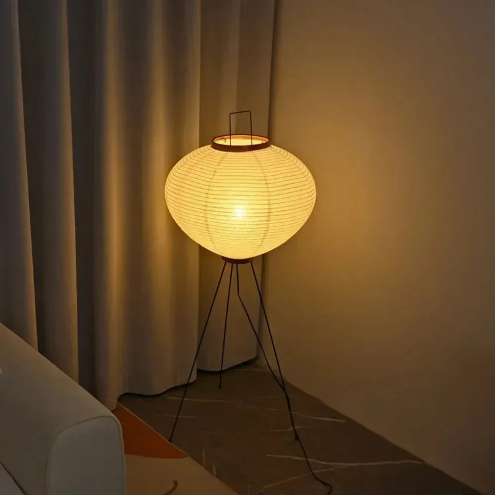 Calynthea Japanische Wabi-Sabi Stehlampe mit Reispapier für einen eleganten und stimmungsvollen Einrichtungsstil