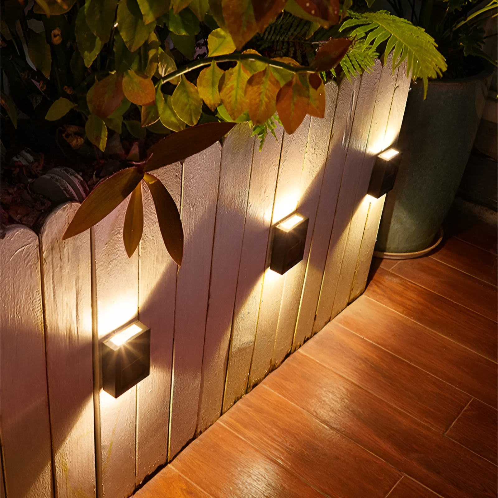 Selora - Solar-Außenleuchte LED mit IP65 Wasserbeständigkeit und edlem schwarzem Design