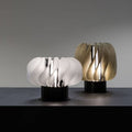 Elegante e moderna lampada da tavolo LED minimalista per un'illuminazione di stile