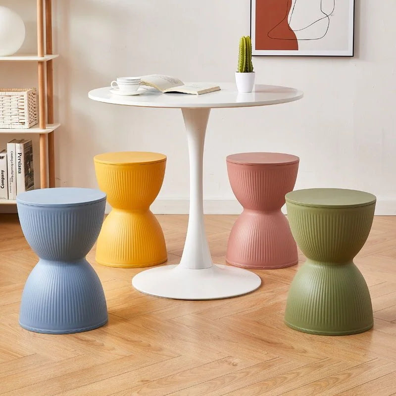 Valanira - Skandinavischer Kunststoff-Nachtisch mit elegantem Sanduhrdesign