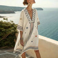 Elegante e versatile abito da spiaggia per giornate estive soleggiate da donna
