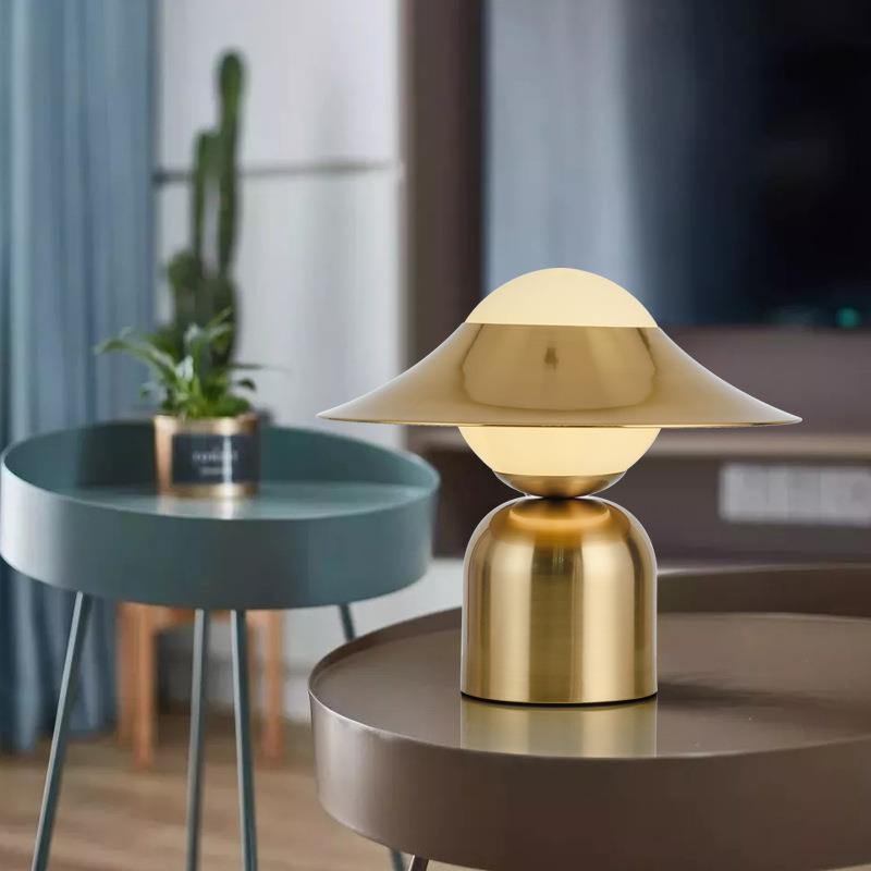 Verena - Stilvolle moderne goldene LED-Tischlampe für elegantes Ambiente