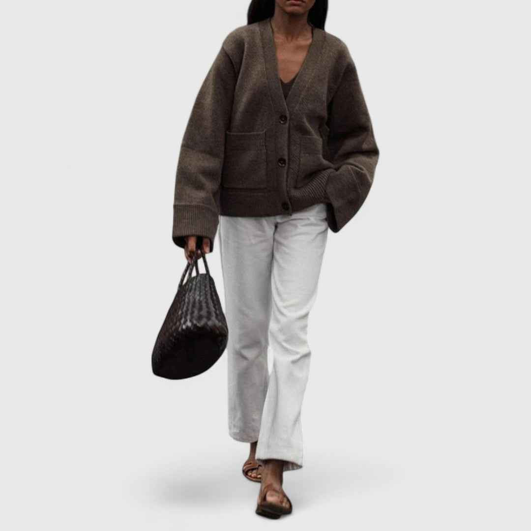 Bella – Strickschal mit V-Ausschnitt für einen schicken und warmen Look