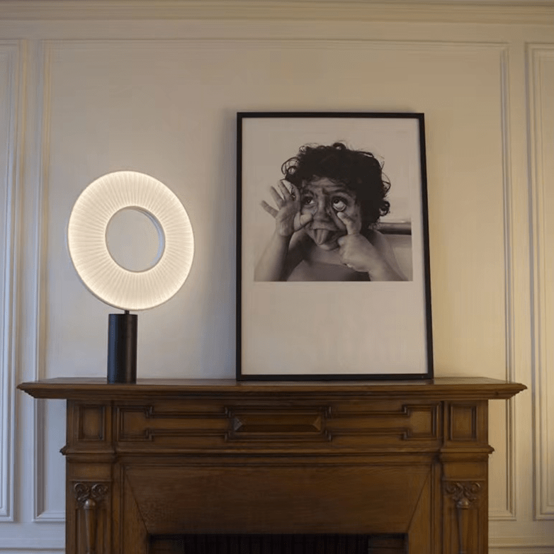 Solenia - Elegante moderne LED-Tischlampe für stilvolle Beleuchtung