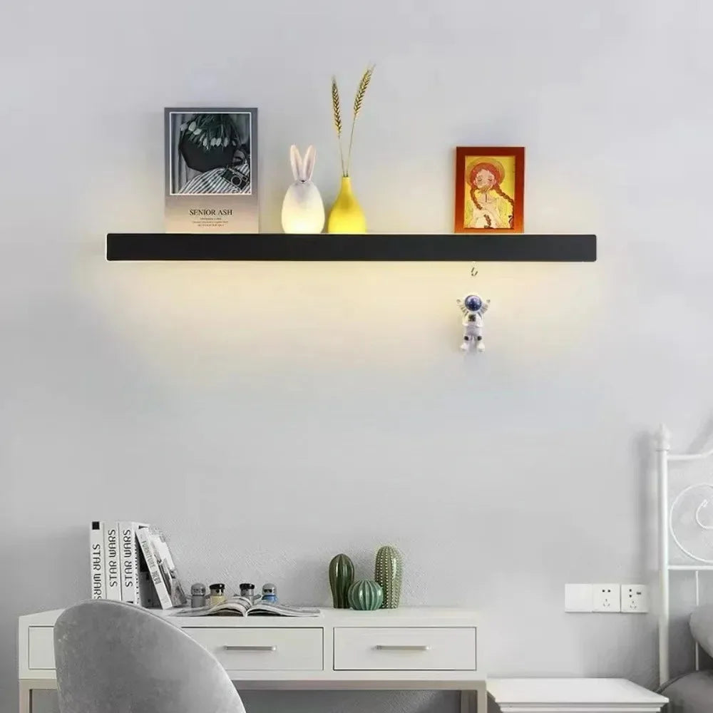 Luntheris - Energieeffiziente LED-Wandleuchte mit praktischem Nachttablett für Atmosphäre und Funktionalität